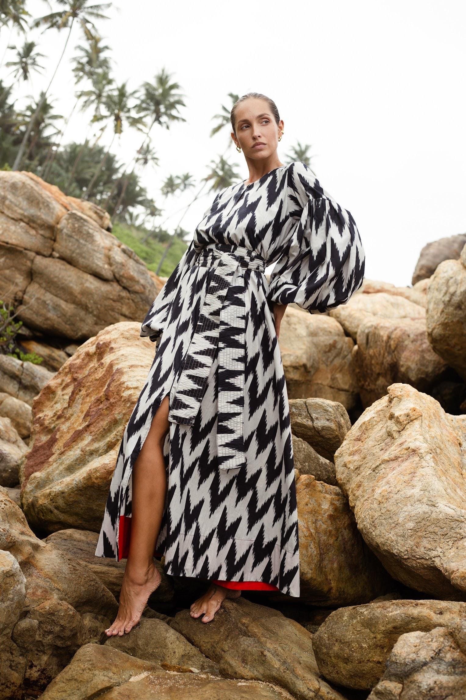 Gray and black lantern sleeve long skirt with belt